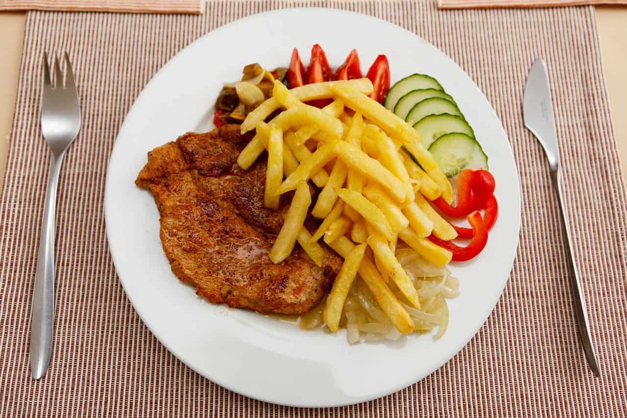 Bord met frietjes